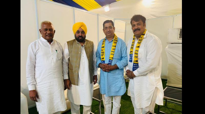 ਜਲੰਧਰ ਦੇ ਨਾਮਵਰ ਵਪਾਰੀ ਤੇ ਸਮਾਜ ਸੇਵੀ ਰਾਜ ਕੁਮਾਰ ਕਲਸੀ CM ਮਾਨ ਦੀ ਅਗਵਾਈ ''ਚ ''ਆਪ''’ ਚ ਹੋਏ ਸ਼ਾਮਲ