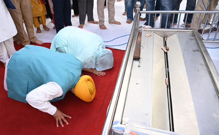 ਮੁੱਖ ਮੰਤਰੀ ਭਗਵੰਤ ਮਾਨ ਹੋਲਾ-ਮਹੱਲਾ ਮੌਕੇ ਪਤਨੀ ਡਾ. ਗੁਰਪ੍ਰੀਤ ਕੌਰ ਸਮੇਤ ਸ੍ਰੀ ਕੇਸਗੜ੍ਹ ਸਾਹਿਬ ‘ਚ ਹੋਏ ਨਤਮਸਤਕ