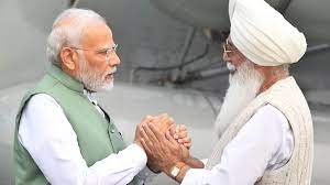 ਪ੍ਰਧਾਨ ਮੰਤਰੀ ਨਰਿੰਦਰ ਮੋਦੀ ਡੇਰਾ ਬਿਆਸ ਪਹੁੰਚੇ , ਬਾਬਾ ਗੁਰਿੰਦਰ ਸਿੰਘ ਨਾਲ ਕੀਤੀ ਮੁਲਾਕਾਤ। 