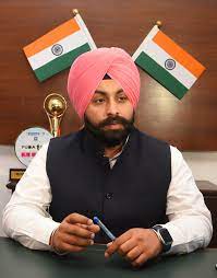 ਸਿੱਖਿਆ ਮੰਤਰੀ ਹਰਜੋਤ ਬੈਂਸ ਨੇ ਕਾਰਵਾਈ ਕਰਦਿਆਂ,ਵਰਦੀਆਂ ਦੀ ਗ੍ਰਾਂਟ ਘੁਟਾਲੇ ਦੇ ਦੋਸ਼ ‘ਚ ਤਰਨਤਾਰਨ ਦੇ DEO ਨੂੰ ਕੀਤਾ ਸਸਪੈਂਡ