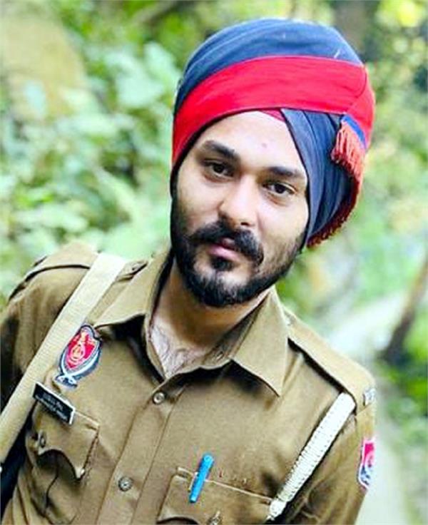 ਪੁਲਿਸ ਕਾਂਸਟੇਬਲ ਨੂੰ ਭੇਤਭਰੇ ਹਾਲਾਤ ’ਚ ਲੱਗੀ ਗੋਲ਼ੀ,ਹਸਪਤਾਲ ਵਿਚ ਇਲਾਜ ਜਾਰੀ,4 ਦਿਨਾਂ ਤੋਂ ਡਿਊਟੀ ਤੋਂ ਚੱਲ ਰਿਹਾ ਸੀ ਗ਼ੈਰ-ਹਾਜ਼ਰ