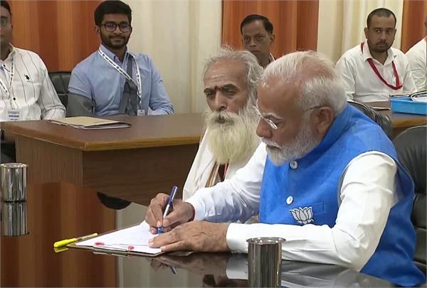 PM ਮੋਦੀ ਨੇ ਕਾਲ ਭੈਰਵ ਦਾ ਆਸ਼ੀਰਵਾਦ ਲੈ ਕੇ ਵਾਰਾਣਸੀ ਤੋਂ ਭਰਿਆ ਨਾਮਜ਼ਦਗੀ ਪੱਤਰ