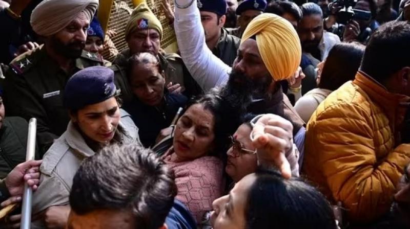 ਚੰਡੀਗੜ੍ਹ ''ਚ ਮੇਅਰ ਚੋਣ ਟਲੀ, AAP ''ਤੇ ਕਾਂਗਰਸ ਵੱਲੋਂ ਜੰਮ ਕੇ ਕੀਤਾ ਗਿਆ ਹੰਗਾਮਾ