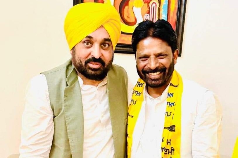 ਅਕਾਲੀ ਦਲ ਨੂੰ CM ਮਾਨ ਨੇ ਦਿੱਤਾ ਵੱਡਾ ਝਟਕਾ!''ਆਪ'' ''ਚ ਸ਼ਾਮਲ ਹੋਏ ਪ੍ਰਕਾਸ਼ ਸਿੰਘ ਬਾਦਲ ਦੇ ਕਰੀਬੀ ਰਹੇ ਵਿਜੇ ਦਾਨਵ