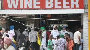  ਨਵੀਂ ਆਬਕਾਰੀ ਨੀਤੀ ’ਚ ਪੰਜਾਬ ਸਰਕਾਰ ਦਾ ਵੱਡਾ ਐਲਾਨ, ਠੇਕਿਆਂ ਦੇ ਨਾਲ ‘ਖਾਸ ਦੁਕਾਨਾਂ’ ਤੋਂ ਵੀ ਸ਼ਰਾਬ ਮਿਲੇਗੀ। 