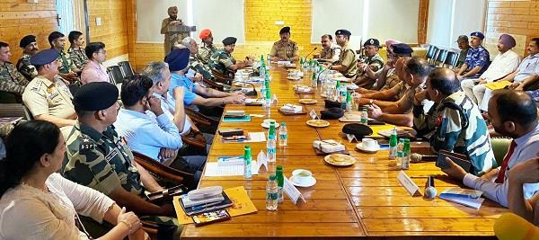 ਅਮਰਨਾਥ ਯਾਤਰਾ ਦੇ ਮੱਦੇਨਜ਼ਰ ਪੰਜਾਬ ਪੁਲਸ ਨੇ ਪਠਾਨਕੋਟ ਤੇ ਸਰਹੱਦੀ ਖੇਤਰਾਂ ''ਚ ਵਧਾਈ ਸੁਰੱਖਿਆ