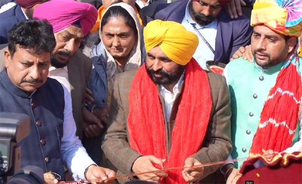 ਮੁੱਖ ਮੰਤਰੀ ਭਗਵੰਤ ਮਾਨ ਨੇ ਸ੍ਰੀ ਗਰੂ ਰਵਿਦਾਸ ਮਹਾਰਾਜ ਜੀ ਦੇ 646ਵੇਂ ਪ੍ਰਕਾਸ਼ ਪੁਰਬ ਨੂੰ ਸਮਰਪਿਤ ਸ਼ੋਭਾ ਯਾਤਰਾ ਨੂੰ ਕੀਤਾ ਰਵਾਨਾ