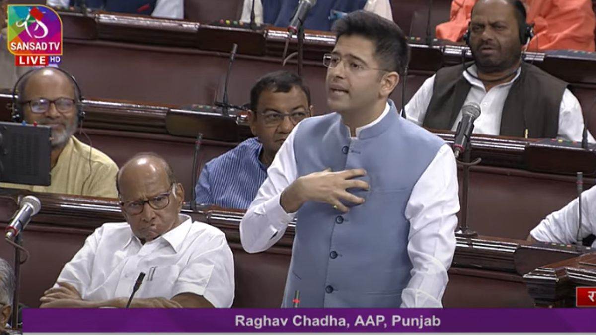 ਰਾਘਵ ਚੱਢਾ ''ਤੇ ਮੰਡਰਾਇਆ FIR ਦਾ ਖ਼ਤਰਾ, ਲੱਗੇ ਫਰਜ਼ੀਵਾੜੇ ਦੇ ਦੋਸ਼