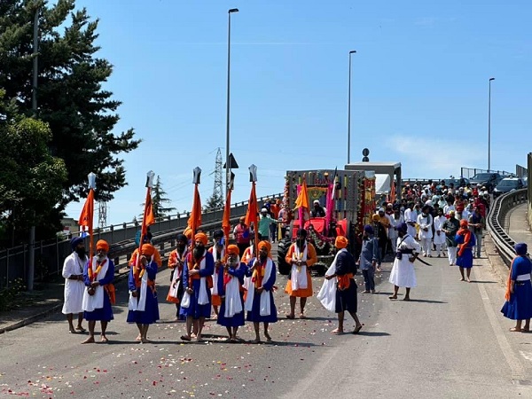  ਲਾਤੀਨਾ ਜ਼ਿਲ੍ਹੇ ਦਾ ਅਪ੍ਰੀਲੀਆ ਸ਼ਹਿਰ ਖ਼ਾਲਸਾਈ ਰੰਗ ''ਚ ਰੰਗਿਆ, ਦੂਸਰਾ ਵਿਸ਼ਾਲ ਨਗਰ ਕੀਰਤਨ ਕੀਤਾ ਗਿਆ ਆਯੋਜਿਤ। 