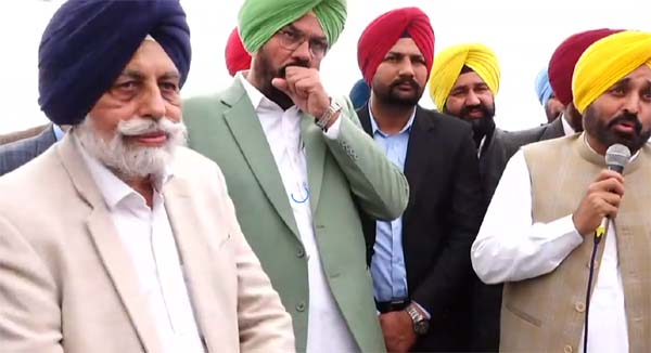 CM ਮਾਨ ਨੇ ਕਿਸਾਨਾਂ ਨਾਲ ਸੰਵਾਦ ਤੋਂ ਬਾਅਦ ਗੰਨਾ ਮਿੱਲਾਂ ਨੂੰ ਲੈ ਕੇ ਕੀਤਾ ਵੱਡਾ ਐਲਾਨ। 