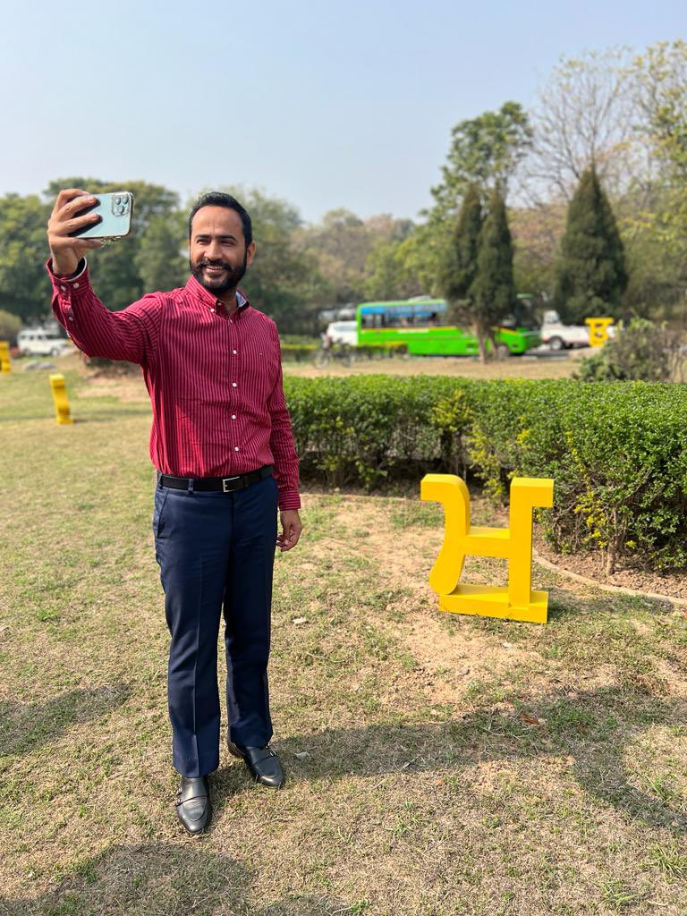 ਕੌਮਾਂਤਰੀ ਮਾਂ ਬੋਲੀ ਦਿਹਾੜੇ ਮੌਕੇ ਆਪਣੇ ਨਾਂ ਦੇ ਅੱਖਰ ਮੂਹਰੇ ਸੈਲਫੀ ਲੈਂਦੇ ਨਜ਼ਰ ਆਏ ਕੈਬਨਿਟ ਮੰਤਰੀ ਮੀਤ ਹੇਅਰ