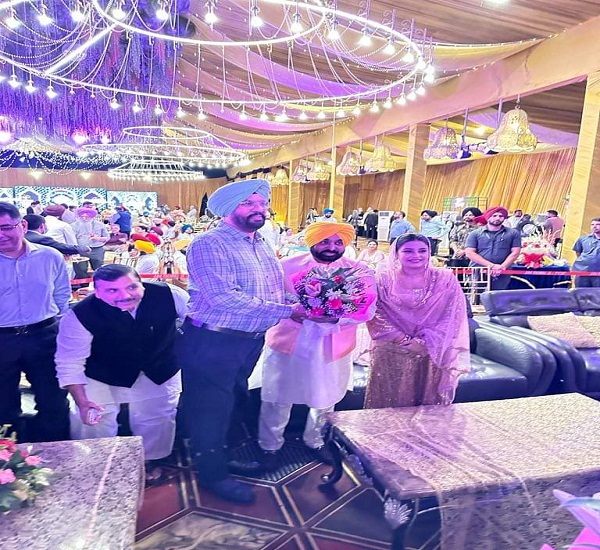 ਸੀਐੱਮ ਮਾਨ-ਡਾ.ਗੁਰਪ੍ਰੀਤ ਕੌਰ ਦੇ ਵਿਆਹ ਦੀ ਪਹਿਲੀ ਵਰ੍ਹੇਗੰਢ ਮੌਕੇ ਪਰਿਵਾਰ ਸਣੇ ਪਾਰਟੀ ''ਚ ਪਹੁੰਚੇ ਵਿਧਾਇਕ,ਕਲਾਕਾਰ,ਮੰਤਰੀ ਤੇ ਅਧਿਕਾਰੀ