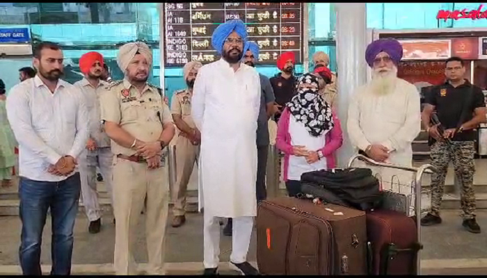 ਮੰਤਰੀ ਧਾਲੀਵਾਲ ਦੇ ਯਤਨਾਂ ਸਦਕਾ ਇਰਾਕ ’ਚ ਫਸੀ ਕੁੜੀ ਪਰਤੀ ਪੰਜਾਬ,10 ਮਹੀਨੇ ਪਹਿਲਾਂ ਗਈ ਸੀ ਇਰਾਕ