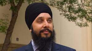ਅੰਮ੍ਰਿਤਧਾਰੀ ਸਿੱਖ ਵਿਦਿਆਰਥੀ ਵੱਲੋਂ ਕੈਨੇਡਾ ''ਚ ''ਸਹੁੰ ਚੁੱਕਣ'' ਖ਼ਿਲਾਫ਼ ਦਰਜ ਮੁਕੱਦਮਾ ਹੋਇਆ ਖਾਰਜ। 
