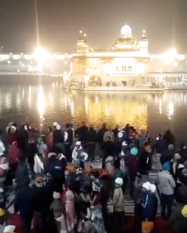 ਨਵੇਂ ਸਾਲ ਦੀ ਆਮਦ ’ਤੇ ਸ੍ਰੀ ਦਰਬਾਰ ਸਾਹਿਬ ਵੱਡੀ ਗਿਣਤੀ ’ਚ ਸੰਗਤ ਹੋਈ ਨਤਮਸਤਕ
