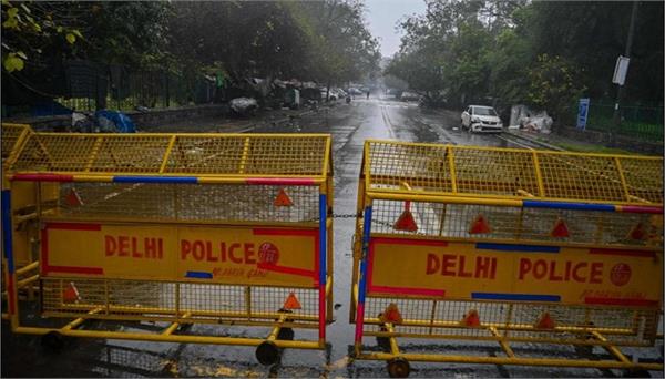 ਪੰਜਾਬ ਦਾ ਰਹਿਣ ਵਾਲਾ ਸ਼ੱਕੀ ਦਿੱਲੀ ’ਚ ਗ੍ਰਿਫ਼ਤਾਰ, 9 ਪਿਸਟਲ ਅਤੇ ਕਾਰਤੂਸ ਬਰਾਮਦ। 