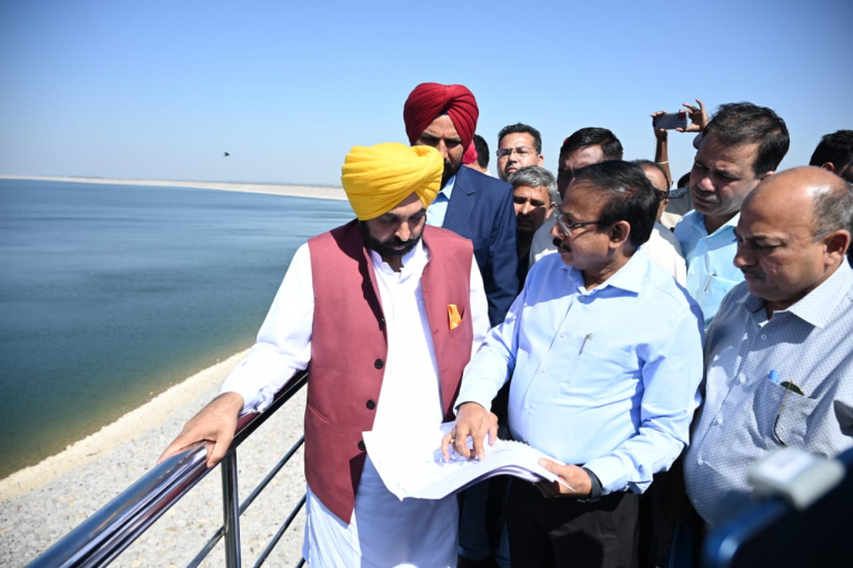 CM ਮਾਨ ਨੇ ਸਿੰਚਾਈ ਵਿਭਾਗ ਦੇ ਅਧਿਕਾਰੀਆਂ ਨਾਲ ਤੇਲੰਗਾਨਾ ਵਿਖੇ ਡੈਮ ਦਾ ਕੀਤਾ ਮੁਆਇਨਾ