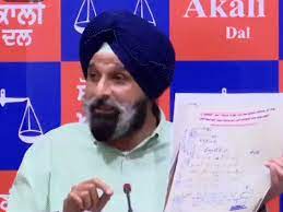 ਪੰਚਾਇਤ ਭੰਗ ਮਾਮਲੇ ''ਚ ਮਜੀਠੀਆ ਸਰਕਾਰ ''ਤੇ ਹਮਲਾਵਰ: ਕਿਹਾ- ਫਾਈਲ ਦੇ ਪਹਿਲੇ ਪੰਨੇ ''ਤੇ ਸਾਰੀ ਯੋਜਨਾ ਸਪੱਸ਼ਟ ਹੈ, ਪਰ ਜਨਤਕ ਨਹੀਂ ਕਰ ਰਿਹੇ। 