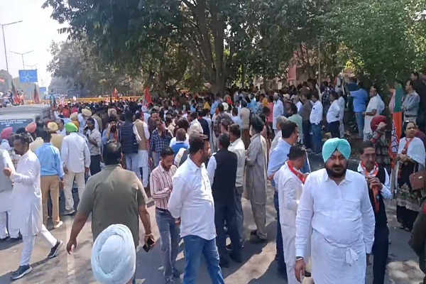 ਪੰਜਾਬ BJP ਦਾ ਚੰਡੀਗੜ੍ਹ ''ਚ ਜ਼ਬਰਦਸਤ ਪ੍ਰਦਰਸ਼ਨ