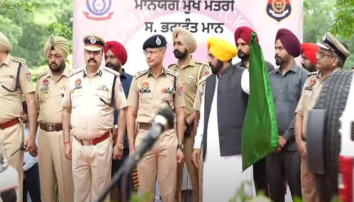 ਪੰਜਾਬ ਪੁਲਿਸ ਨੂੰ CM ਮਾਨ ਵੱਲੋਂ ਸੌਗਾਤ, 16 Hi-Tech ਬਲੈਰੋ ਤੇ 56 ਮੋਟਰਸਾਈਕਲਾਂ ਨੂੰ ਦਿੱਤੀ ਹਰੀ ਝੰਡੀ