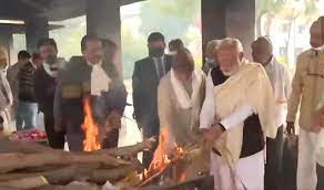 ਪ੍ਰਧਾਨ ਮੰਤਰੀ ਨਰਿੰਦਰ ਮੋਦੀ ਦੀ ਮਾਂ ਹੀਰਾਬੇਨ ਦਾ ਹੋਇਆ ਦੇਹਾਂਤ,PM ਮੋਦੀ ਅਤੇ ਵੱਡੇ ਭਰਾ ਸੋਮਾਭਾਈ ਨੇ ਦਿੱਤੀ ਮੁੱਖ ਅਗਨੀ