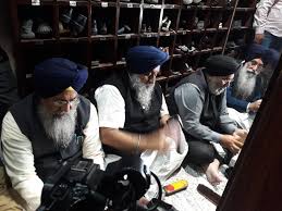  ਸ੍ਰੀ ਦਰਬਾਰ ਸਾਹਿਬ ਵਿਖੇ ਸੁਖਬੀਰ ਸਿੰਘ ਬਾਦਲ ਨੇ ਕੀਤੀ ਜੋੜਿਆਂ ਦੀ ਸੇਵਾ