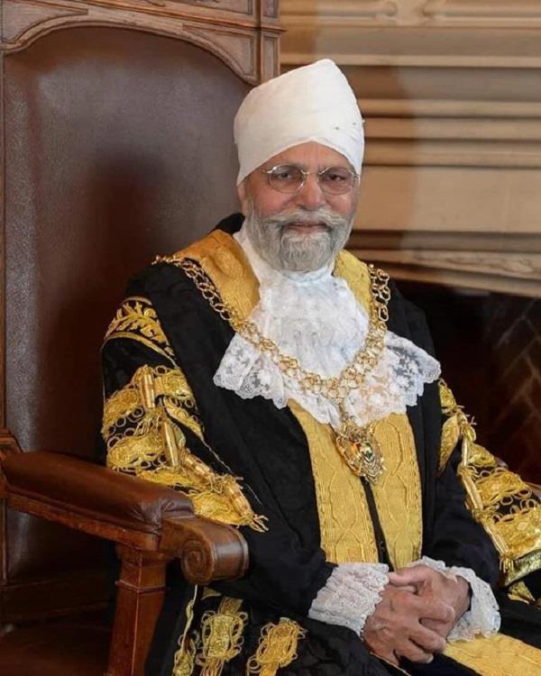 ਜਸਵੰਤ ਸਿੰਘ UK ਦੇ ਸ਼ਹਿਰ ਕਾਵੈਂਟਰੀ ਦੇ ਪਹਿਲੇ ਦਸਤਾਰਧਾਰੀ ਲਾਰਡ ਮੇਅਰ ਬਣੇ। 