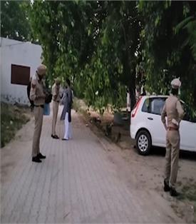 ਪੰਜਾਬ ਪੁਲਸ ਦਾ ਮੁਲਾਜ਼ਮ ਪੰਚਾਇਤ ਮੈਂਬਰ ਨਾਲ ''ਚਿੱਟਾ'' ਲਾਉਂਦਿਆਂ ਹੋਇਆ ਕਾਬੂ