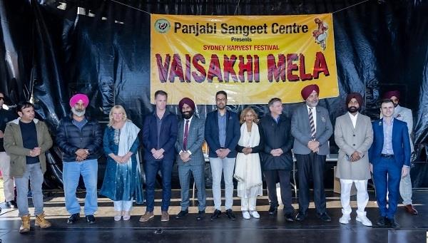 ਵਿਸਾਖੀ ਦੀਆਂ ਸਿਡਨੀ ''ਚ ਲੱਗੀਆਂ ਰੌਣਕਾਂ, ਲੋਕਾਂ ਨੇ ਮਾਣਿਆ ਆਨੰਦ। 