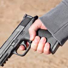 ਪੁਲਸ ਮੁਲਾਜ਼ਮਾਂ ਦੇ ਅਯਾਸ਼ ਪੁੱਤਰਾਂ ਨੇ ਕੁੜੀ ਦੇ ਚੱਕਰ ’ਚ ਗੋਲੀ ਚਲਾਈ। 