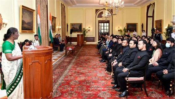 ਭਾਰਤੀ ਅਰਥਵਿਵਸਥਾ ਸਭ ਤੋਂ ਤੇਜ਼ੀ ਨਾਲ ਵਧਣ ਦੇ ਨਾਲ -ਨਾਲ ਭਾਰਤ ਨੇ ਅੱਤਵਾਦ ਖਿਲਾਫ਼ ਲੜਾਈ ’ਚ ਵੀ ਮੋਹਰੀ ਦੇਸ਼ ਦੇ ਰੂਪ ’ਚ ਭੂਮਿਕਾ ਨਿਭਾਈ ਹੈ'': ਰਾਸ਼ਟਰਪਤੀ ਮੁਰਮੂ