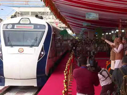 ਮੱਧ ਪ੍ਰਦੇਸ਼ ਨੂੰ ਵੰਦੇ ਭਾਰਤ ਰੇਲਗੱਡੀ ਦਾ PM ਮੋਦੀ ਨੇ ਦਿੱਤਾ ਤੋਹਫ਼ਾ, ਰਾਣੀ ਕਮਲਾਪਤੀ ਸਟੇਸ਼ਨ ਤੋਂ ਹਰੀ ਝੰਡੀ ਦੇ ਕੇ ਕੀਤਾ ਰਵਾਨਾ