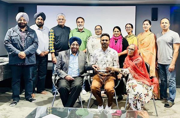 ਸਰਬਜੀਤ ਸੋਹੀ ਕੈਨੇਡਾ ''ਚ ਦਿਲਬਰ ਨੂਰਪੁਰੀ ਯਾਦਗਾਰੀ ਪੁਰਸਕਾਰ ਨਾਲ ਸਨਮਾਨਿਤ। 
