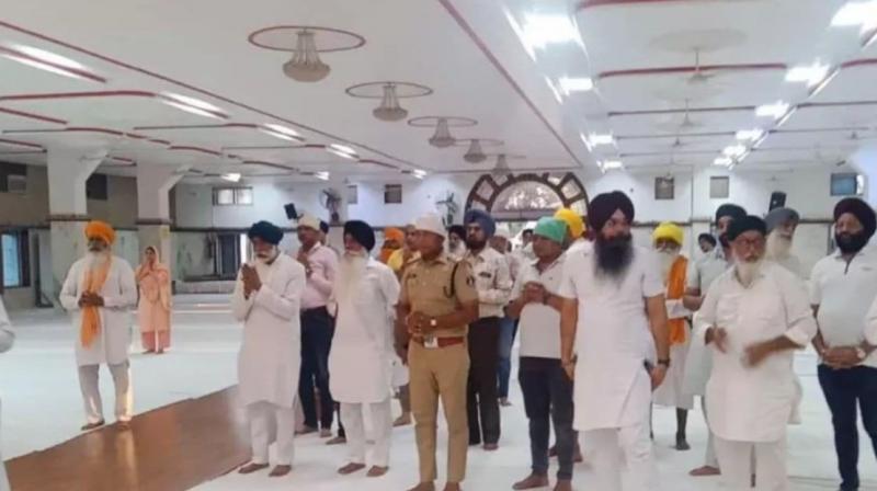  ਚਾਰ ਪੁਲਿਸ ਕਰਮਚਾਰੀਆਂ ਨੇ ਰਾਏਪੁਰ ’ਚ ਮੰਗੀ ਮਾਫ਼ੀ, ਗੁਰਦੁਆਰੇ ’ਚ ਜੋੜੇ ਸਾਫ਼ ਕਰਨ ਦੀ ਸਜ਼ਾ ਮਿਲੀ