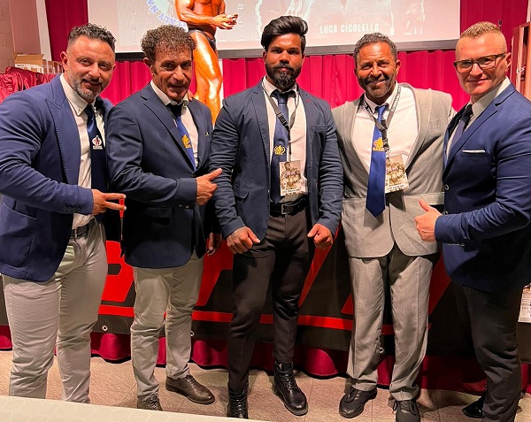 ਪਹਿਲਾ ਪੰਜਾਬੀ ਜੱਜ ਬਣਿਆ ਪਰਮਿੰਦਰ ਕੈਂਥ ਨੈਚੁਲਰ ਬਾਡੀ ਬਿਲਡਿੰਗ ਯੂਨੀਅਨ ਇੰਟਰਨੈਸ਼ਨਲ ਦਾ। 