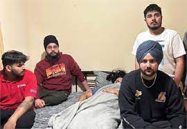 ਸਿੱਖ ਵਿਦਿਆਰਥੀ ''ਤੇ ਕੈਨੇਡਾ ''ਚ ਹਮਲਾ,ਪੱਗ ਲਾ ਵਾਲਾਂ ਤੋਂ ਫੜ ਕੇ ਘੜੀਸਿਆ। 