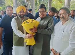   ਕੇਂਦਰੀ ਮੰਤਰੀ ਗਡਕਰੀ ਨੇ ਮੰਤਰੀ ਹਰਭਜਨ ਸਿੰਘ ETO ਨੂੰ ਪੰਜਾਬ ’ਚ ਸੜਕ ਨੈੱਟਵਰਕ ਮਜ਼ਬੂਤ ਹੋਣ ਦਾ ਦਿੱਤਾ ਭਰੋਸਾ