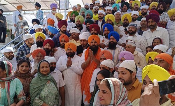 ਤਖ਼ਤ ਸ੍ਰੀ ਕੇਸਗੜ੍ਹ ਸਾਹਿਬ ਮਾਲਵਿੰਦਰ ਸਿੰਘ ਕੰਗ ਤੇ ਮੰਤਰੀ ਹਰਜੋਤ ਬੈਂਸ ਸਾਥੀਆਂ ਸਣੇ ਹੋਏ ਨਤਮਸਤਕ