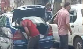 ਦੋ ਰੁਪਏ ਕਿੱਲੋ ਕਣਕ ਲੈਣ ਵਿਅਕਤੀ ਆਇਆ VIP ਨੰਬਰ ਮਰਸੀਡੀਜ਼ ’ਚ। 