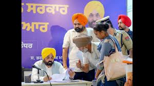 CM ਮਾਨ ਨੇ ਸ਼ੀਤਲ ਅੰਗੂਰਾਲ ''ਤੇ ਚੁਟਕੀ ਲੈਂਦੇ ਹੋਏ ਕਿਹਾ-ਲਾਲਚੀਆਂ ਦੀ ਜਗ੍ਹਾ ‘ਭਗਤ’ ਨੂੰ ਦੇ ਦਿੰਦਾ ਹੈ ਪਰਮਾਤਮਾ