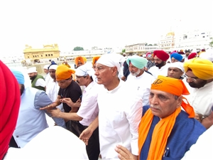 ਪੰਜਾਬ ਭਾਜਪਾ ਦੇ ਨਵ-ਨਿਯੁਕਤ ਸੂਬਾ ਪ੍ਰਧਾਨ ਸੁਨੀਲ ਜਾਖੜ ਪਹੁੰਚੇ ਅੰਮ੍ਰਿਤਸਰ,ਸ਼੍ਰੀ ਹਰਿਮੰਦਰ ਸਾਹਿਬ ਵਿਖੇ ਹੋਏ ਨਤਮਸਤਕ