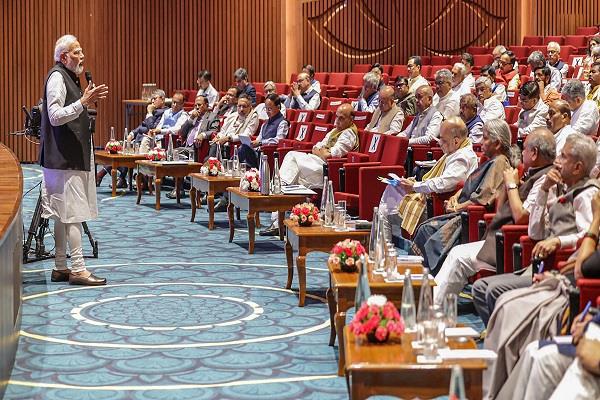 ਕੈਬਨਿਟ ਫੇਰਬਦਲ ਦੀਆਂ ਕਿਆਸਰਾਈਆਂ ਵਿਚਾਲੇ PM ਮੋਦੀ ਦੀ ਪ੍ਰਧਾਨਗੀ ’ਚ ਹੋਈ ਮੰਤਰੀ ਮੰਡਲ ਦੀ ਬੈਠਕ