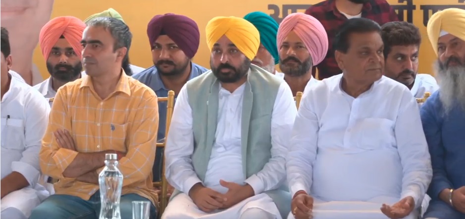 CM ਭਗਵੰਤ ਮਾਨ ਪਹੁੰਚੇ ਹਰਿਆਣਾ,ਬੋਲੇ-ਜੇਕਰ ਲੀਡਰਾਂ ਦੀ ਨੀਯਤ ਸਾਫ਼ ਹੋਵੇ ਤਾਂ ਬਹੁਤ ਕੁਝ ਹੋ ਸਕਦੈ