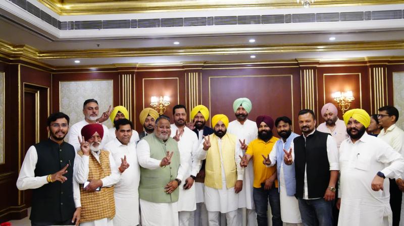 ਜਲੰਧਰ ''ਚ CM ਮਾਨ ਨੇ ਵਿਧਾਇਕਾਂ-ਮੰਤਰੀਆਂ ਨਾਲ ਕੀਤੀ ਮੀਟਿੰਗ, ਲੋਕ ਸਭਾ ਚੋਣਾਂ ਬਾਰੇ ਕੀਤੀ ਚਰਚਾ
