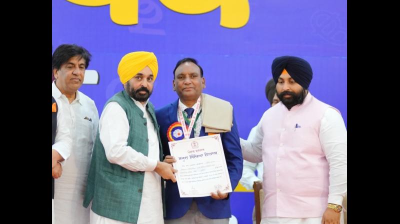 CM ਭਗਵੰਤ ਮਾਨ ਵਲੋਂ ਅਧਿਆਪਕਾਂ ਲਈ ਸੌਗਾਤ,ਅਧਿਆਪਕ ਸਿਰਫ਼ ਪੜ੍ਹਾਉਣਗੇ, ਹੋਰ ਕੰਮਾਂ ਤੋਂ ਮਿਲੇਗੀ ਨਿਜਾਤ