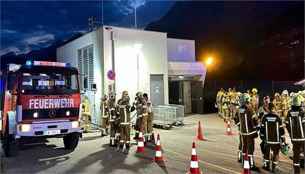 ਆਸਟ੍ਰੀਆ ''ਚ ਸੁਰੰਗ ''ਚ 370 ਯਾਤਰੀਆਂ ਨੂੰ ਲਿਜਾ ਰਹੀ ਟਰੇਨ ਨੂੰ ਲੱਗੀ ਅੱਗ। 