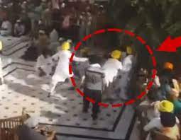 ਅੰਮ੍ਰਿਤਧਾਰੀ ਬਜ਼ੁਰਗ ਨਾਲ ਸ਼੍ਰੋਮਣੀ ਕਮੇਟੀ ਵੱਲੋਂ ਬਦਸਲੂਕੀ ਕਰਨ ਵਾਲੇ ਸੇਵਾਦਾਰਾਂ ਖ਼ਿਲਾਫ਼ ਕੀਤੀ ਗਯੀ ਕਾਰਵਾਈ। 