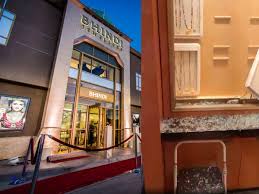  ਦਿਨ-ਦਿਹਾੜੇ ਅਮਰੀਕਾ ''ਚ ਗੁਜਰਾਤੀ ਭਾਰਤੀ ਦੇ ਜਿਊਲਰੀ ਸ਼ੋਅਰੂਮ ''ਚ ਹੋਈ ਲੁੱਟ, ਲੱਖਾਂ ਡਾਲਰਾਂ ਦੇ ਗਹਿਣੇ ਚੋਰੀ