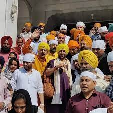 ਬਾਗੇਸ਼ਵਰ ਬਾਬਾ ਸੱਚਖੰਡ ਸ੍ਰੀ ਹਰਿਮੰਦਰ ਸਾਹਿਬ ਮੱਥਾ ਟੇਕਣ ਪਹੁੰਚੇ, ਕੀਤੀ ਸਰਬੱਤ ਦੇ ਭਲੇ ਦੀ ਅਰਦਾਸ। 