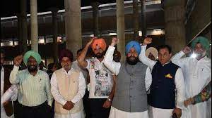 ਕਾਂਗਰਸੀ ਭੜਕੇ ਵਿਧਾਨ ਸਭਾ ''ਚ CM ਮਾਨ ਦੇ ਬਿਆਨ ''ਤੇ, ਸਮਾਂ ਮੰਗਿਆ ਰਾਜਪਾਲ ਨੂੰ ਮਿਲਣ ਲਈ। 